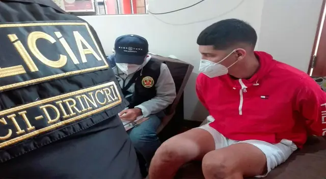 Tenía un chaleco de la PNP Tenía un chaleco de la PNP