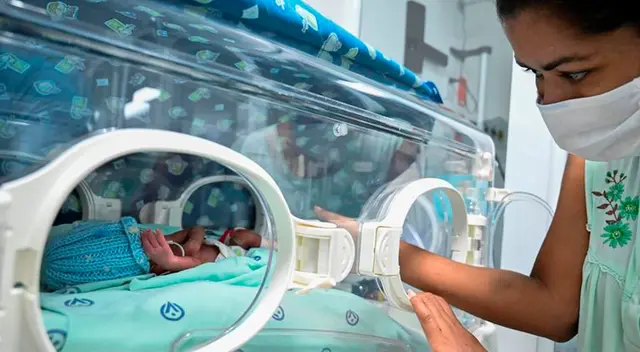 Colombiana que estuvo en coma inducido e infectada con el coronavirus dio a luz. Colombiana que estuvo en coma inducido e infectada con el coronavirus dio a luz.