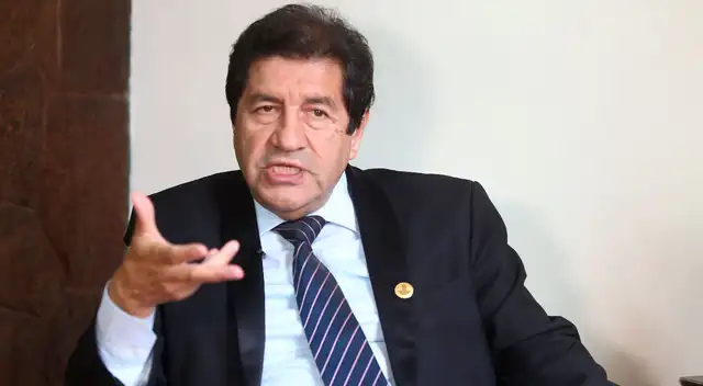 Sin embargo, asegura estar de acuerdo con que esa medida se aplique por las noches para evitar la congestión de personas en las calles y las reuniones sociales.