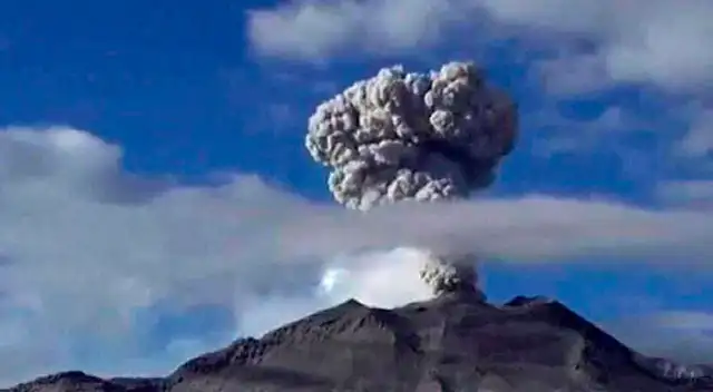 Volcán Sabancaya entra en erupción