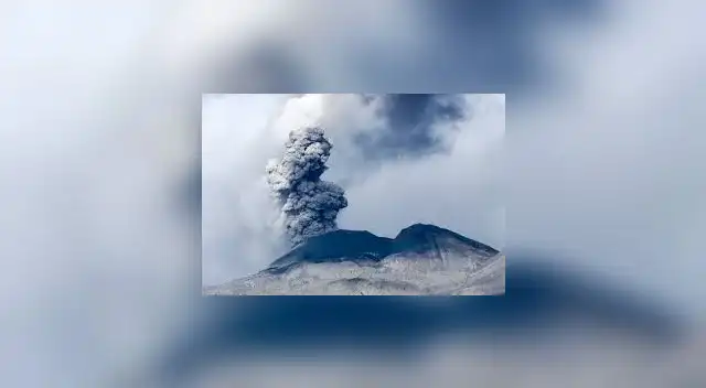 Volcán Sabancaya entra en erupción