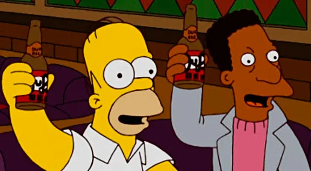 Homero Simpson y Carl Carlson.