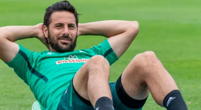Claudio Pizarro tendrá 180 minutos finales en su vida como futbolista. Claudio Pizarro tendrá 180 minutos finales en su vida como futbolista.