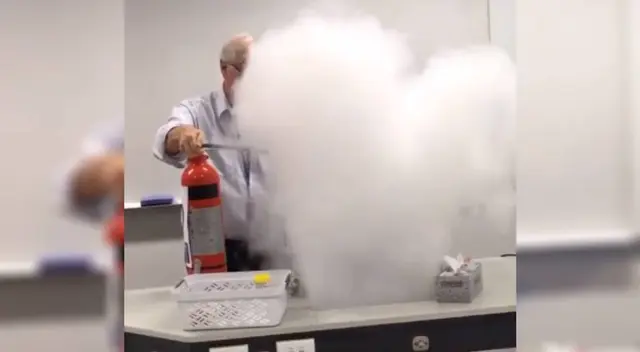 Video viral de profesor en clase Video viral de profesor en clase