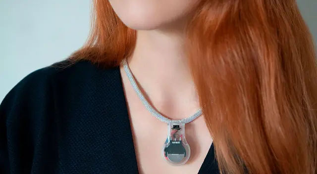 NASA desarrolla un collar para evitar que las personas se toquen la cara NASA desarrolla un collar para evitar que las personas se toquen la cara