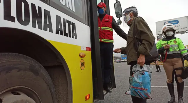 Aglomeración de personas en Puente Nuevo. Aglomeración de personas en Puente Nuevo.