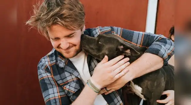 Mexicano defendió a su perro de los ataques de sus vecinos por tener a una mascota de raza pitbull y se alejaban porque pensaban que el cachorrito era peligroso y salvaje. Mexicano defendió a su perro de los ataques de sus vecinos por tener a una mascota de raza pitbull y se alejaban porque pensaban que el cachorrito era peligroso y salvaje.