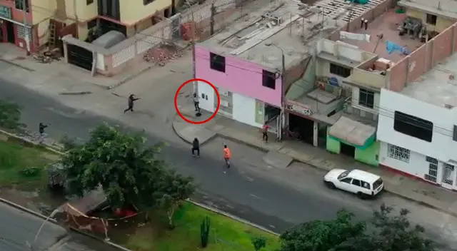 Momento exacto de la detención de los dos delincuentes.