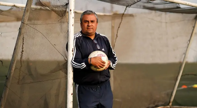 Formó a Corzo, Sánchez, Flores, Zela, Quevedo, entre otros.  Dice que la pandemia lo ha golpeado y que su academia sigue cerrada.