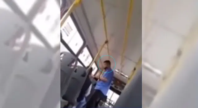 Cobrador de bus incumple con los protocolos de bioseguridad.