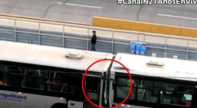 Triple choque entre buses del Metropolitano en Estación Canadá.