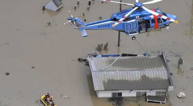 Las autoridades se desplazaron para ayudar a las personas.