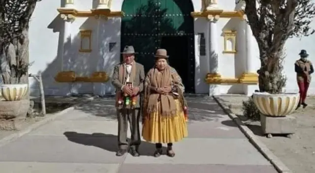 La pareja pagó los recibos de luz de más de 700 familias. La pareja pagó los recibos de luz de más de 700 familias.