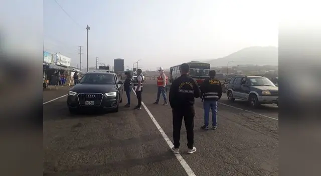 Estaban en vehículos particulares.Todos fueron trasladados a la comisaria de Pucusana.