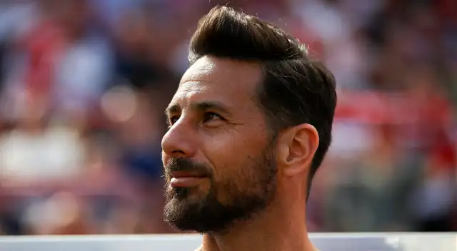 Claudio Pizarro colgó los chimpunes este lunes 6 de julio.