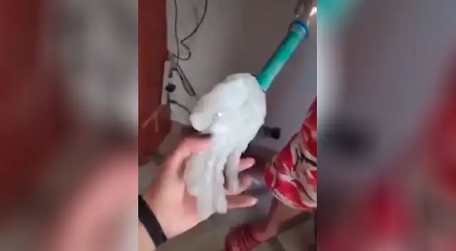Hombre crea su propio brazo ortopédico y sorprende a todos en TikTok