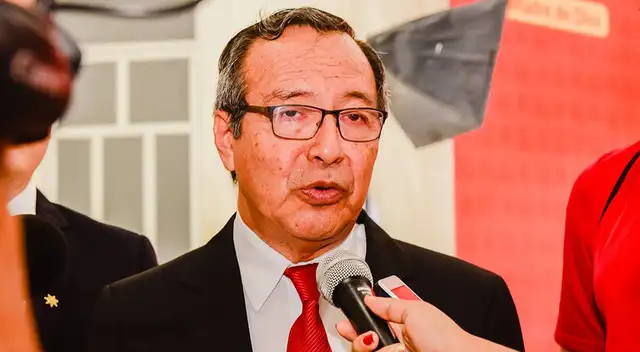 Gobernador de Madre de Dios que dio positivo a COVID-19 se reunió días antes con Zevallos y ministros.