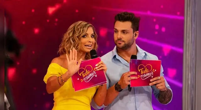 Karina Rivera aseguró que no llegó a escuchar lo que Nicola Porcella dijo en el estreno de Todo por amor, pero apenas se apagaron las cámaras, él se disculpó con ella. Karina Rivera aseguró que no llegó a escuchar lo que Nicola Porcella dijo en el estreno de Todo por amor, pero apenas se apagaron las cámaras, él se disculpó con ella.