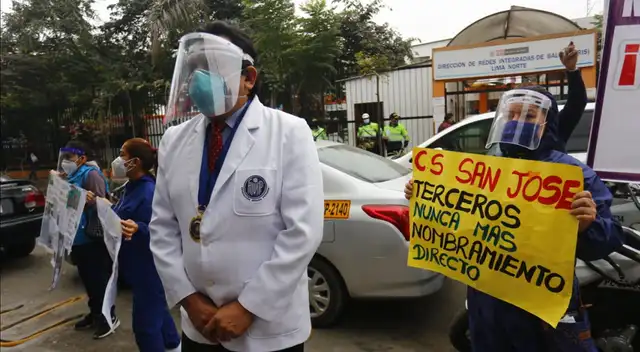 Realizan protesta fuera de la Diris de Lima Norte.