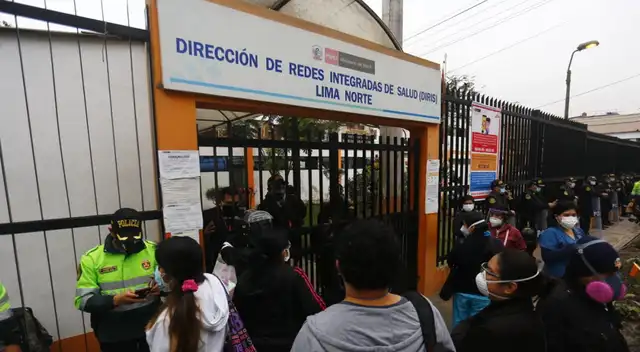 Realizan protesta fuera de la Diris de Lima Norte.