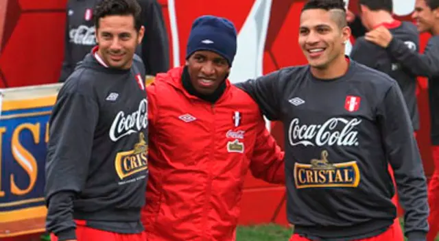 Claudio, Jefferson y Paolo posan para las cámaras en Videna. Claudio, Jefferson y Paolo posan para las cámaras en Videna.