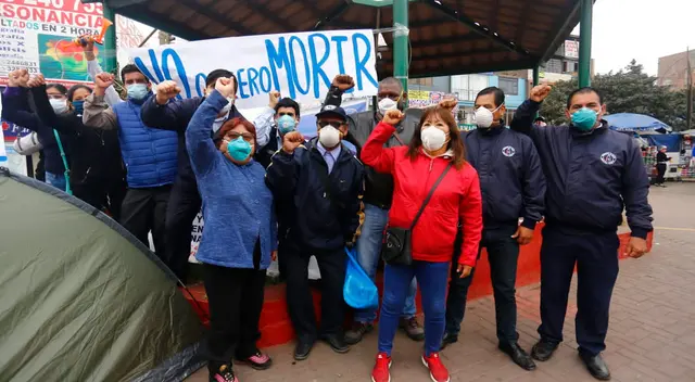 Exvigilantes exigen ser reintegrados a sus puestos de trabajo en el Hospital Emergencia Ate Vitarte. Exvigilantes exigen ser reintegrados a sus puestos de trabajo en el Hospital Emergencia Ate Vitarte.