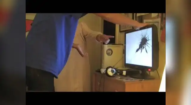 Joven finge romper el televisor de su mamá y ella lo trolea