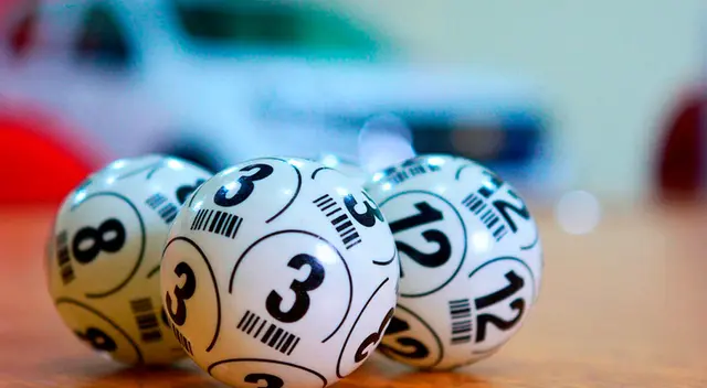 Joven compra por primera vez un boleto de lotería y termina ganando 35 millones de dólares