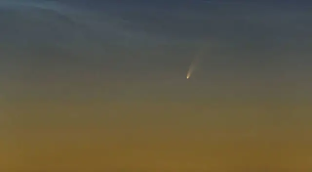 El cometa Neowise visto desde Hungría | Foto: EFE El cometa Neowise visto desde Hungría | Foto: EFE