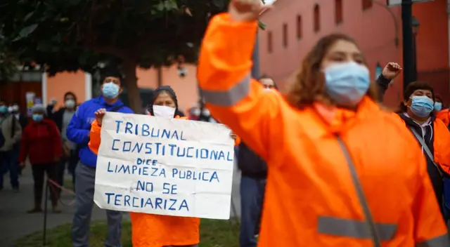 Las trabajadoras, esperan el cumplimiento de sus derechos laborales, ya que algunas de ellas, aseguran que vienen laborando, en su mayoría, desde hace 20 años. Las trabajadoras, esperan el cumplimiento de sus derechos laborales, ya que algunas de ellas, aseguran que vienen laborando, en su mayoría, desde hace 20 años.