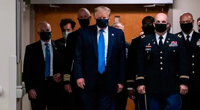 Trump con mascarilla durante su visita al hospital militar Walter Reed. Trump con mascarilla durante su visita al hospital militar Walter Reed.