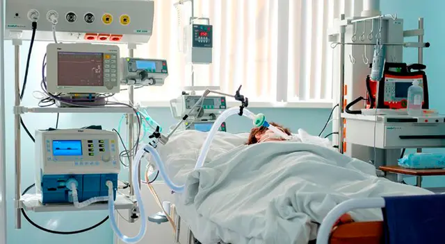 Imagen referencial del paciente de 30 años con COVID-19 en hospital.