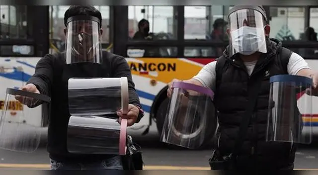 Los pasajeros además no deberán viajar parados en estos vehículos.