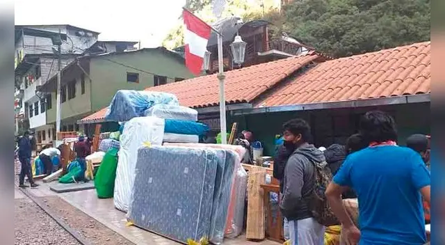Personas abandona Cusco tras la crisis del turismo en Machupicchu Personas abandona Cusco tras la crisis del turismo en Machupicchu