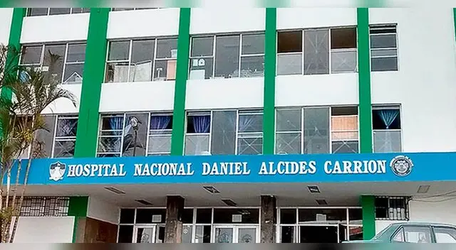 El hombre se encuentra muy feliz tras reencontrarse con su familia. El hombre se encuentra muy feliz tras reencontrarse con su familia.