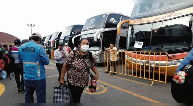 Lozada también anunció una reducción en el flujo de pasajeros que utilicen el transporte aéreo.
