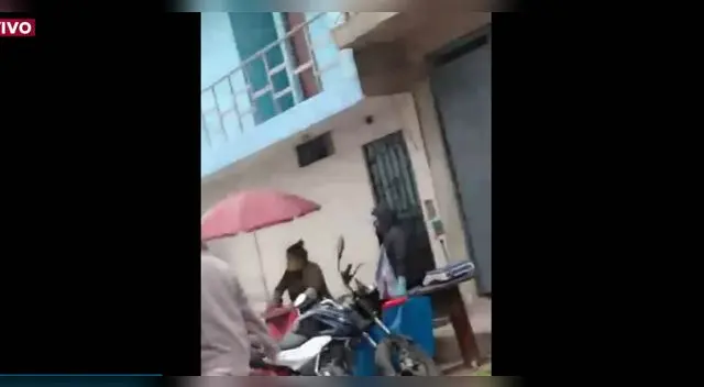 Los comerciantes de este mercado están molestos, ya que ellos si cumplieron con los protocolos de seguridad impuestos por el Minsa. Los comerciantes de este mercado están molestos, ya que ellos si cumplieron con los protocolos de seguridad impuestos por el Minsa.