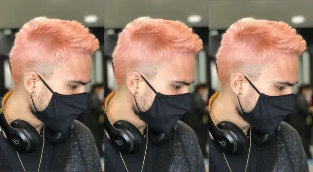 Gino Assereto apareció en redes sociales hacer unos días con el cabello fucsia, y ahora decidió ir por un nuevo tono. Gino Assereto apareció en redes sociales hacer unos días con el cabello fucsia, y ahora decidió ir por un nuevo tono.