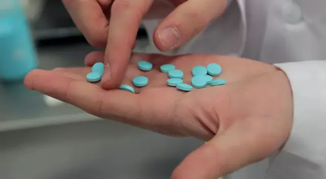 El medicamento Fenofibrato es usado para bajar el colesterol. El medicamento Fenofibrato es usado para bajar el colesterol.