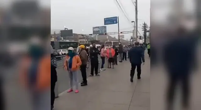 Las personas utilizaban los protectores faciales y cumplían con el distanciamiento social. Las personas utilizaban los protectores faciales y cumplían con el distanciamiento social.