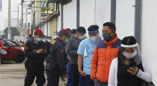 Miembros de la PNP se encuentran resguardando la zona. (Foto: Félix Contreras/EP). Miembros de la PNP se encuentran resguardando la zona. (Foto: Félix Contreras/EP).