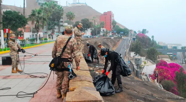 Realizan limpieza y mantenimiento en la Costa Verde. Realizan limpieza y mantenimiento en la Costa Verde.