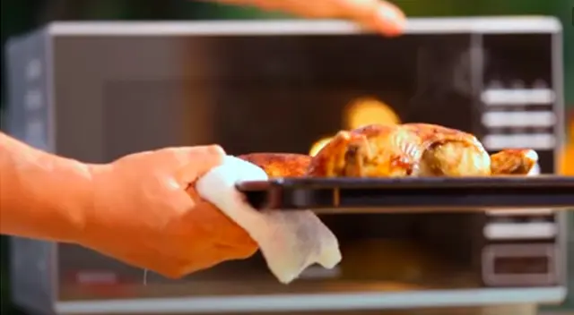 Pollo a la brasa en microondas. Pollo a la brasa en microondas.
