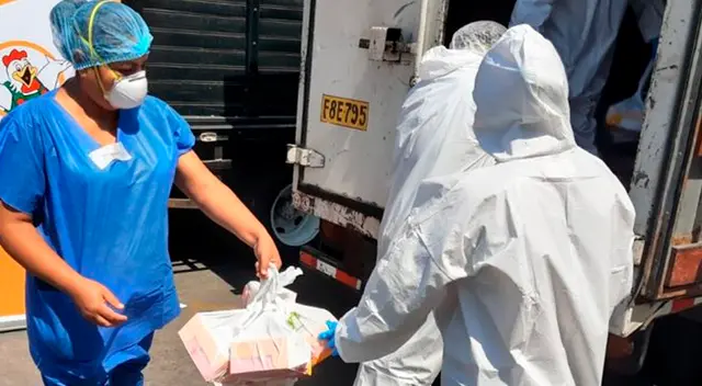 Reparten más de 7000 porciones de pollo a la brasa a personal que lucha contra la COVID-19.