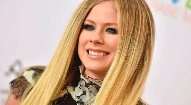 La increíble transformación de una joven en Avril Lavigne