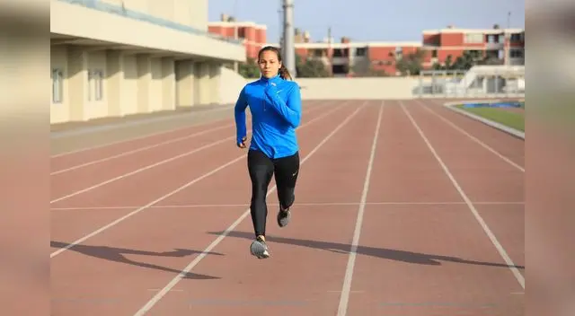 Los deportistas entrenaron en el estadio atlético de la Videna