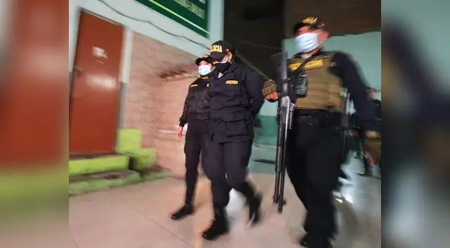 capturan a colombiana que se habría disfrazado de policía