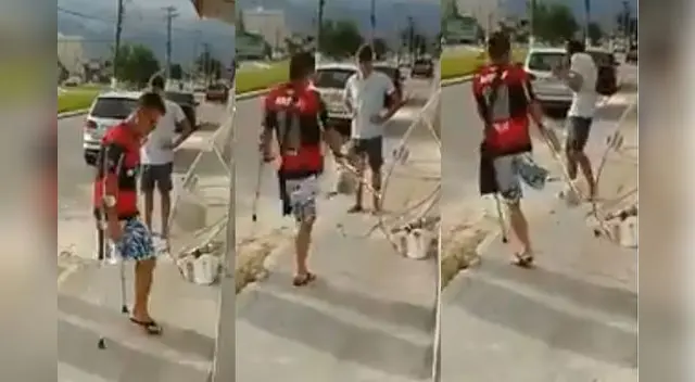 Fútbol: Persona discapacitada trolea amigo Fútbol: Persona discapacitada trolea amigo