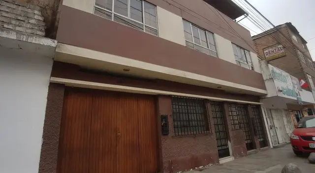 Sujetos se vistieron de trabajadores de Sedapal para robar casa de anciano. Sujetos se vistieron de trabajadores de Sedapal para robar casa de anciano.