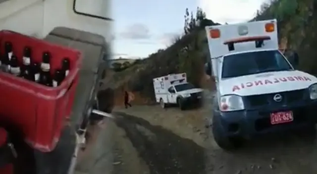 Encuentran ambulancia con tres cajas de cerveza en su interior. Encuentran ambulancia con tres cajas de cerveza en su interior.